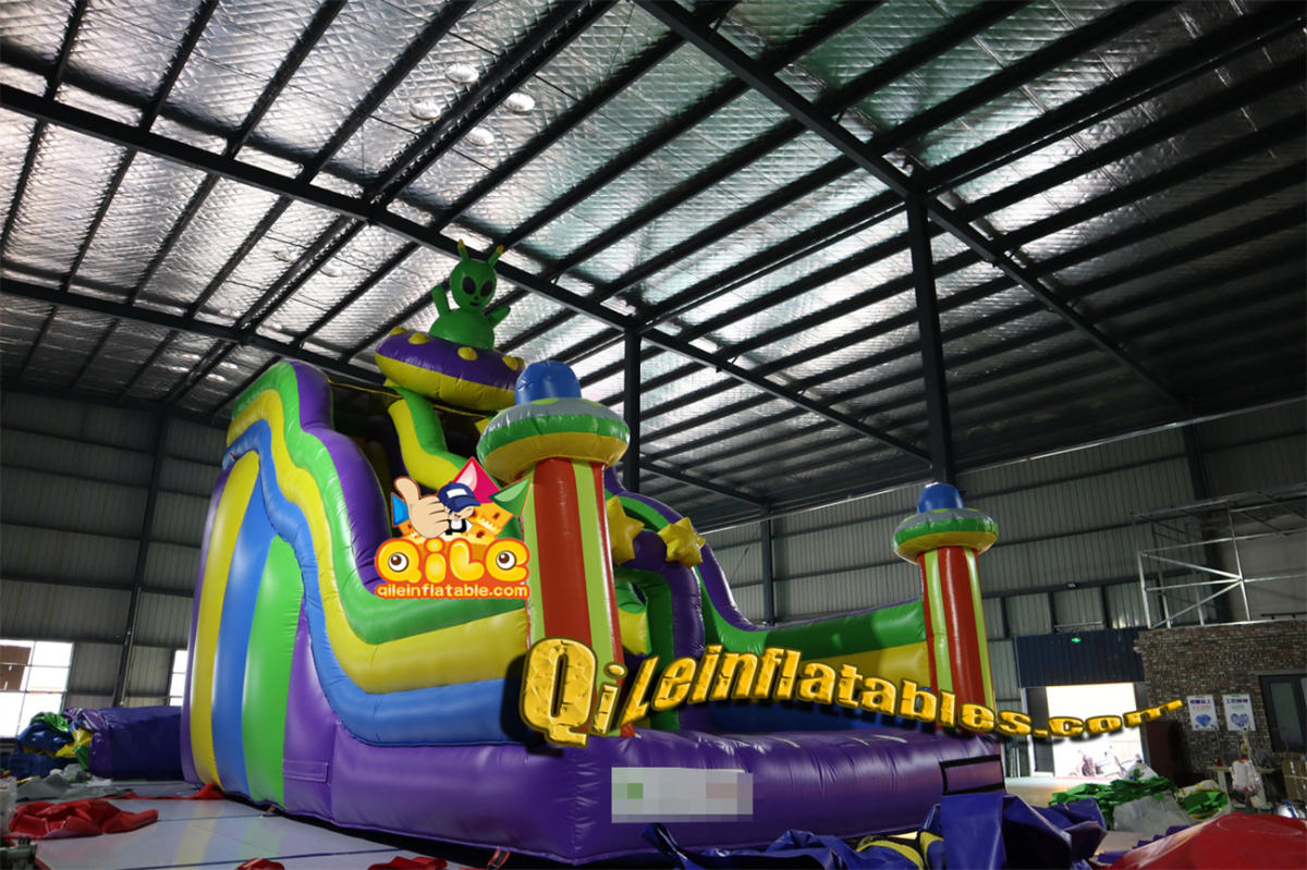 qile-7026 inflatable Alien UFO dry slid