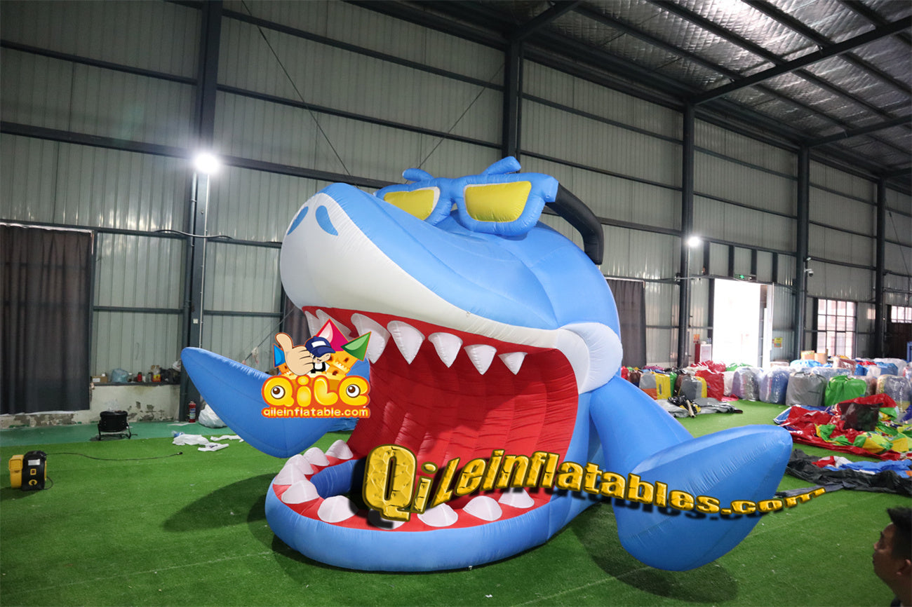 qile-4001 inflatable cartoon molding Shark with glasses Photo booth