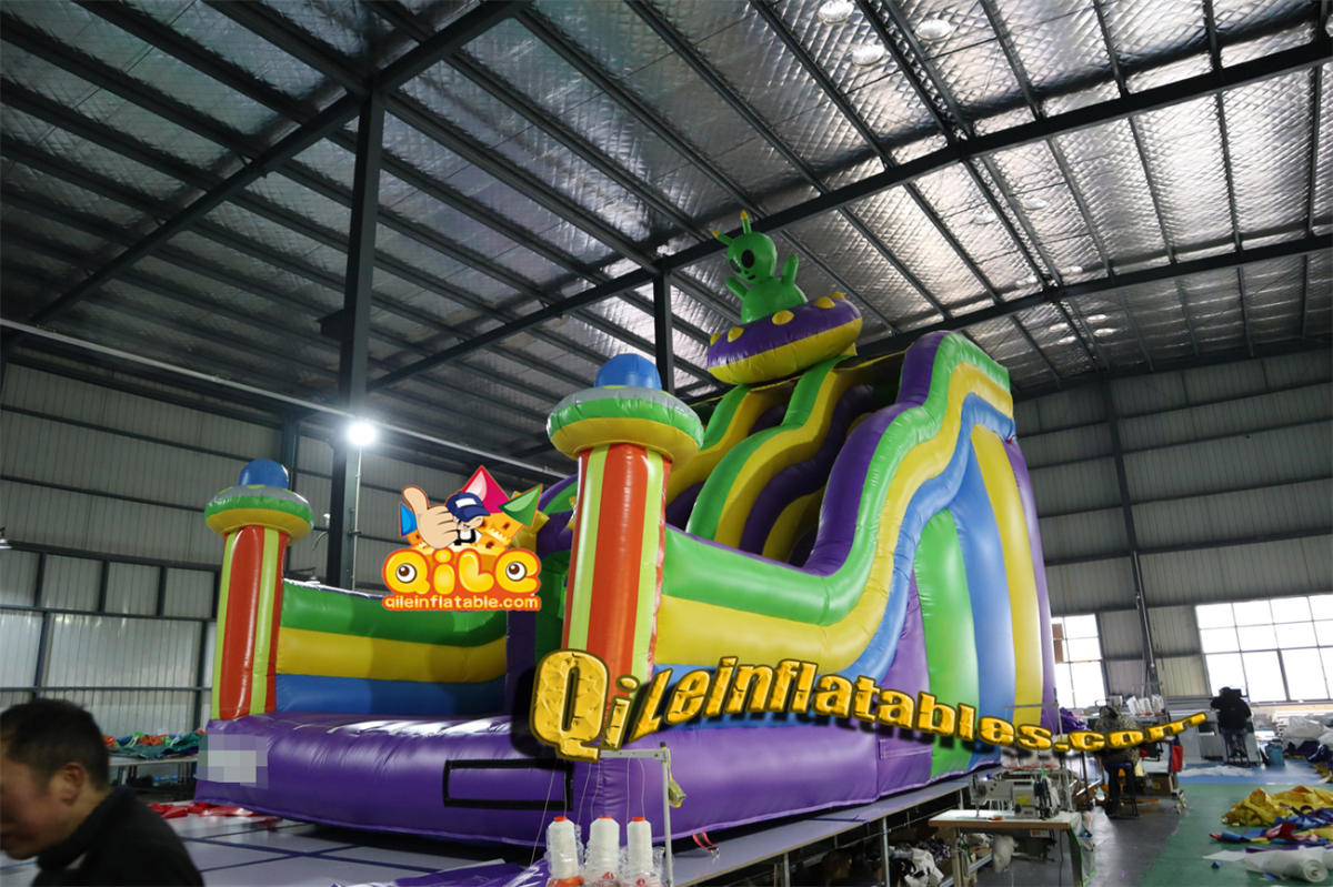 qile-7026  inflatable Alien UFO dry slid