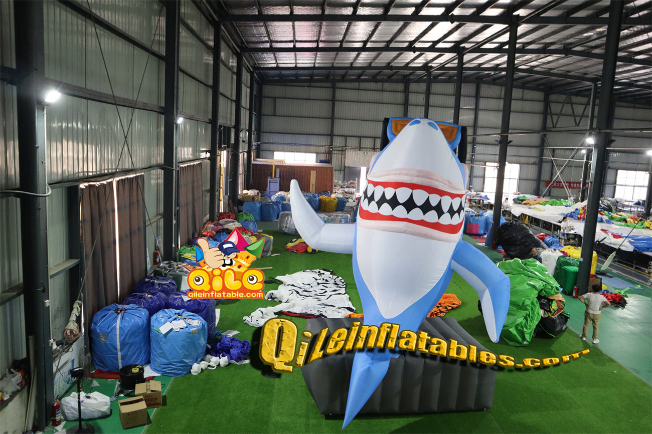 qile-4002 inflatable cartoon molding Shark with glasses